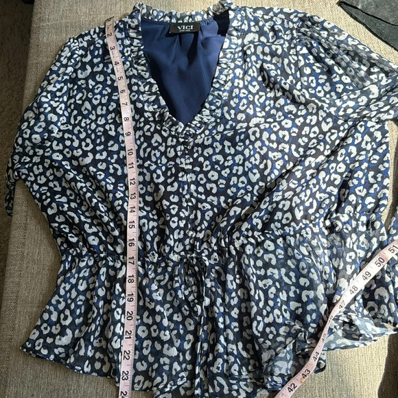 VICI Blue leopard drawstring waist along sleeve v neck with button TOP size XL - Picture 9 of 12